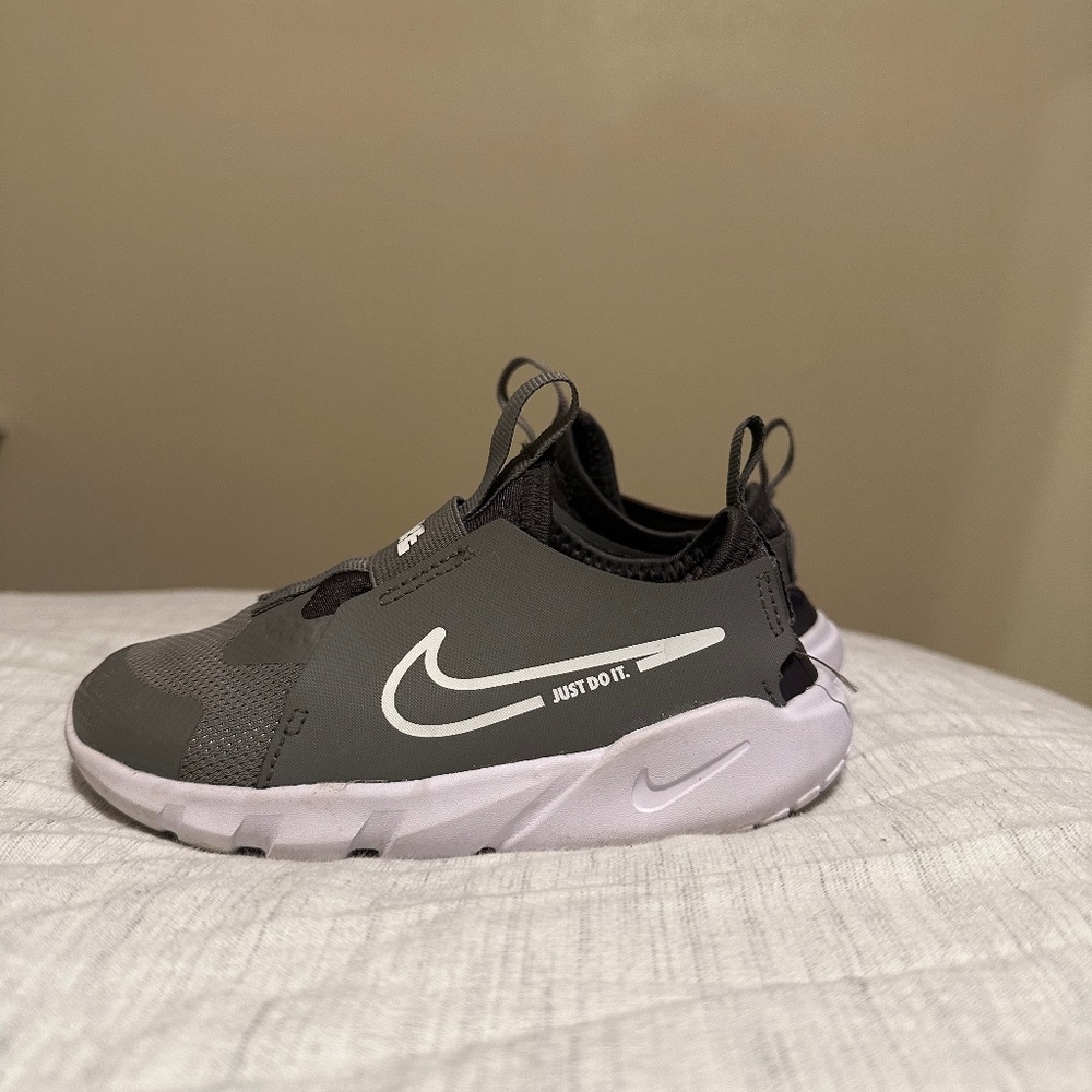 Toddler Nike slip on (10c)
